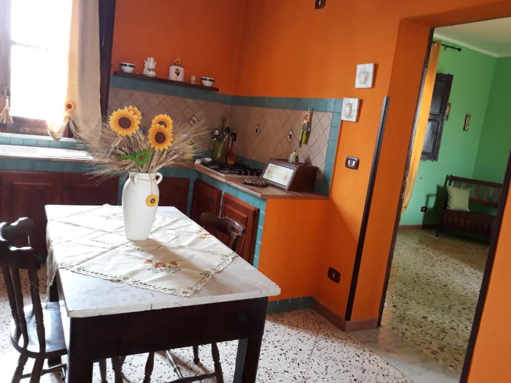 La Casetta Degli Ulivi Con Piscina Menfi Luaran gambar